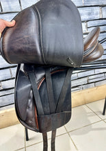 Load image into Gallery viewer, 16 1/2” XW/Changeable Gullet Colliegate Convertible Dressage Saddle - Brown