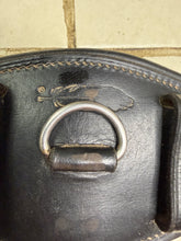 Load image into Gallery viewer, Size 2 Barefoot Cheyenne Treeless Leather GP Saddle - with Pads &amp; Girth - Black - Cob