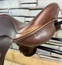 Load image into Gallery viewer, 17 1/2” Wide R&amp;R Ideal Event/Grandee Saddle - Brown