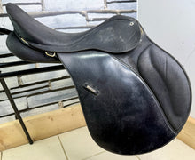 Load image into Gallery viewer, 17” Wide/Changeable Gullet Wintec 2000 GP Saddle - Black