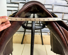 Load image into Gallery viewer, 17” XW Farrington Cob VSD Saddle - Brown