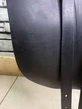 Load image into Gallery viewer, 17” Medium Albion Style Dressage Saddle - Black