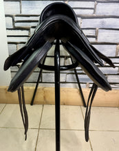 Load image into Gallery viewer, 17” Wide Free &amp; Easy Endurance/Floating Panel Saddle - Black