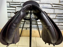 Load image into Gallery viewer, 17 1/2” Wide Albion K2 GP/VSD Saddle - Brown