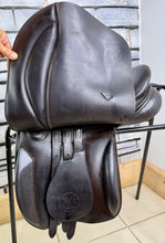 Load image into Gallery viewer, 17” Medium Woodseaves WH Saddle - Brown
