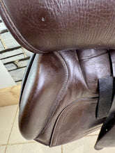 Load image into Gallery viewer, 17 1/2” Medium Albion K2 Jump Saddle - Brown