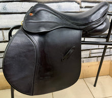 Load image into Gallery viewer, 16” MW Saddle Company Pony GP Saddle - Black - Changeable Width on a Press