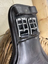 Load image into Gallery viewer, S/H 24” Fairfax Anatomic Leather Mono/Short Jumping Stud Girth