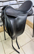 Load image into Gallery viewer, 17 1/2” Wide Ideal/Batchelors Suzannah Dressage Saddle - Black