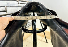 Load image into Gallery viewer, 16 1/2” MW Stubben Juventus Jump Saddle - Black