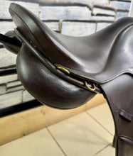 Load image into Gallery viewer, 17” MW Jeffries Falcon One GP/Jump/Event Saddle - Brown - Square Cantle