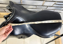 Load image into Gallery viewer, 16” Medium (33) Prestige John Whitaker Junior Pony Jumping Saddle - Black