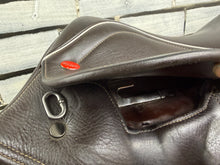 Load image into Gallery viewer, 17” Wide Changeable Gullet Whitaker Overton Jumping Saddle - Brown