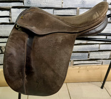 Load image into Gallery viewer, 18” Wide-XW Fylde Show/Working Hunter Saddle -Brown- Suede Top