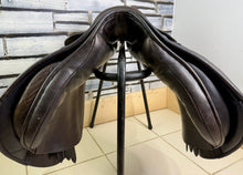 Load image into Gallery viewer, 17 1/2” Medium Black Country Event/GP Saddle - Black