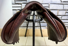 Load image into Gallery viewer, 17” XW Farrington Cob VSD Saddle - Brown