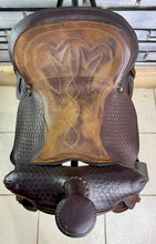 Load image into Gallery viewer, 15” Western Saddle, K&amp;B Saddlery, Iowa -Round Skirt- SQB - Brown