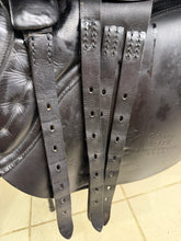Load image into Gallery viewer, 17 1/2” Medium Albion Selecta GP Saddle -Black- Changeable Knee Pads