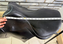 Load image into Gallery viewer, 18 1/2” Medium Hayes GP/Jump Gents English Hunting Saddle - Black