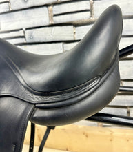 Load image into Gallery viewer, 17” MW Voltaire Adelaide Monoflap Dressage Saddle - Black