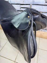 Load image into Gallery viewer, 17 1/2” Medium/Changeable Gullet Bates Caprilli GP Saddle - Black