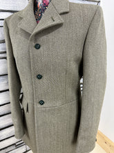 Load image into Gallery viewer, NEW Oliver Brown Gents Heavy Keepers Tweed Frock Hunt Coat - Size 36