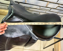 Load image into Gallery viewer, 16 1/2 - 17” XW Cob GP Saddle - Black Leather - Extra Wide