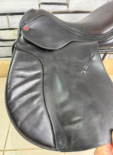 Load image into Gallery viewer, 17 1/2” Wide Albion Selecta WH/GP/Jump Saddle - Brown