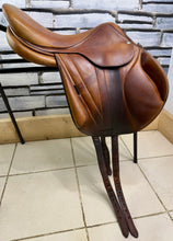 Load image into Gallery viewer, 17” Wide Butet Monoflap Cross Country Jump Saddle - Brown/Tan