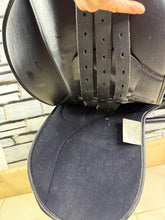 Load image into Gallery viewer, 16 1/2” Medium Eclipse Leather &amp; Synthetic GP Saddle - Black