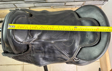 Load image into Gallery viewer, Size 2 Barefoot Cheyenne Treeless Leather GP Saddle - with Pads &amp; Girth - Black - Cob