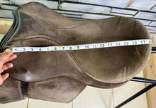 Load image into Gallery viewer, 18” Wide-XW Fylde Show/Working Hunter Saddle -Brown- Suede Top