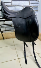 Load image into Gallery viewer, 16 1/2” MW Farrington Centreline Dressage Saddle - Black