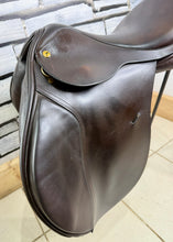 Load image into Gallery viewer, 17-17 1/2” Wide Excelle English GP Saddle - Brown