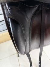 Load image into Gallery viewer, 17 1/2” MW Farrington Kentucky Dressage Saddle - Brown