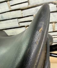 Load image into Gallery viewer, 17” M/Changeable Gullet Wintec 500 Dressage Saddle - Black