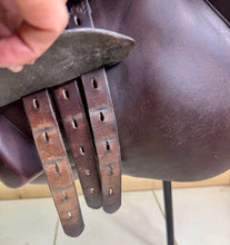 Load image into Gallery viewer, 17” +1 (MW) Equipe Synergy Jump Saddle - Brown - Double Flap