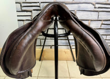Load image into Gallery viewer, 17 1/2” 28 (M) Stubben Siegfried Extra GP/Jump Hunting Saddle - Brown