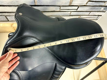Load image into Gallery viewer, 16 1/2” XXW Harry Dabbs Cob WH Saddle - Black
