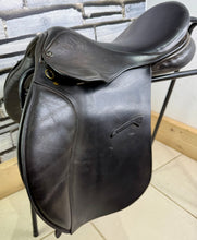 Load image into Gallery viewer, 17” Wide Jeffries Falcon Hawk Event Saddle - Black