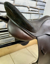 Load image into Gallery viewer, 17 1/2” Wide Paul Jones Working Hunter Saddle -Brown- Suede Seat &amp; Knees