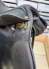 Load image into Gallery viewer, 17 1/2” MW/Changeable Gullet Wintec GP Saddle - Black - Lightweight