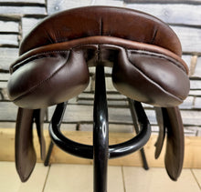Load image into Gallery viewer, 17” MW-Wide Ideal Ramsey Show/WH Saddle - Brown