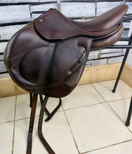 Load image into Gallery viewer, 16 1/2” MW Childeric CFSC Monoflap Jump Saddle - Brown