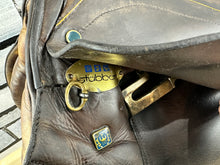 Load image into Gallery viewer, 17 1/2” MN (Fit 27) Stubben Siegfried CS Biomex Jump Saddle - Brown
