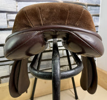 Load image into Gallery viewer, 16 1/2” Wide Farrington Jump Saddle - Brown