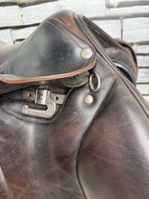 Load image into Gallery viewer, 17” MW Patrick Saddlery Jump Saddle - Brown