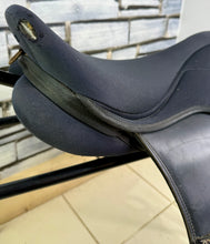 Load image into Gallery viewer, 16 1/2” Wide Thorowgood Maxam Cob GP Saddle - Black