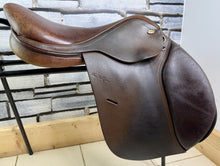 Load image into Gallery viewer, 17 1/2” Medium Santa Cruz Jump Saddle - Brown
