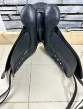 Load image into Gallery viewer, 17” MN Albion SL Dressage Saddle - Black